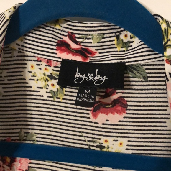 Button up blouse - Picture 2 of 4